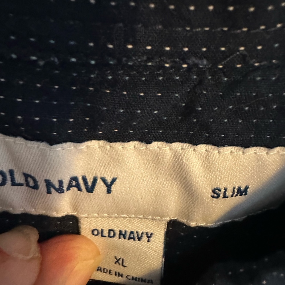 Old Navy Men's Navy Blue Button-Down Shirt - Picture 2 of 2